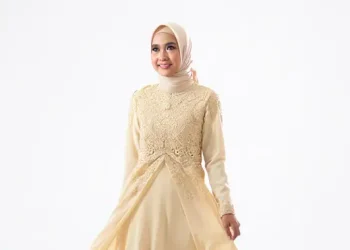 8 Model Gaun Pesta Muslimah Elegan dan Stylish Kombinasi Brokat serta Satin