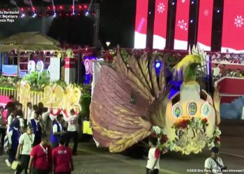 Kemeriahan Karnaval Kendaraan Hias Malam HUT ke-80 RI, Warga Bali Dapat Hadiah