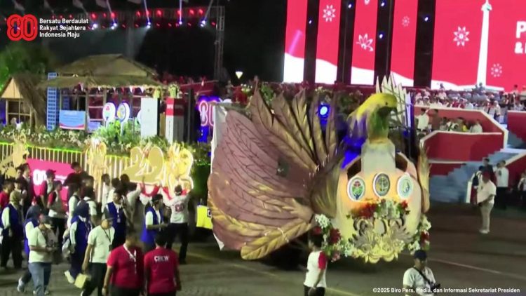 Kemeriahan Karnaval Kendaraan Hias Malam HUT ke-80 RI, Warga Bali Dapat Hadiah