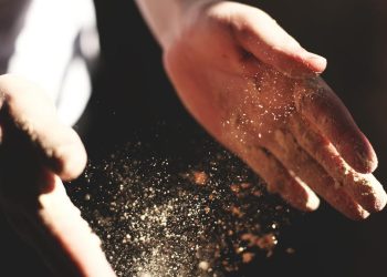 Tata Cara Tayamum di Rumah, Panduan Praktis Mengganti Wudhu dengan Tepat