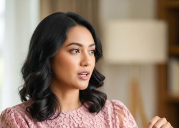 10 Longdress Kombinasi Brokat Lengan Balon Kekinian untuk Tampil Anggun di Acara Spesial