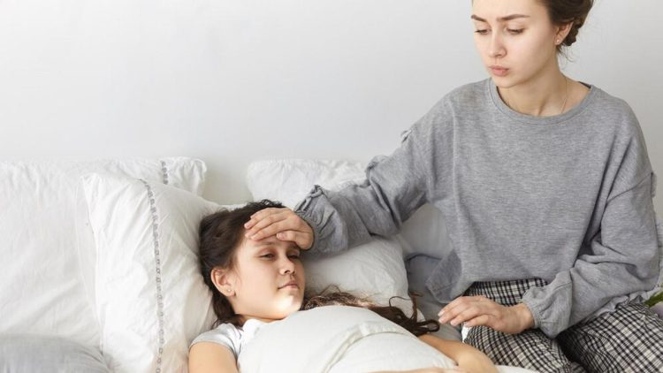 Demam Anak Tak Kunjung Reda? Coba 10 Cara Alami Sebelum ke Dokter