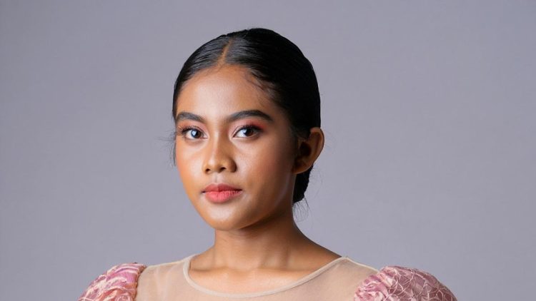 8 Pilihan Batik Kombinasi Brokat Lengan Puff Trendy 2025 yang Anggun dan Menawan