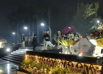 Prabowo Pimpin Renungan Suci di TMP Kalibata Tengah Malam