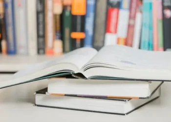 Menulis Daftar Pustaka Skripsi dengan Unsur Penting dan Gaya Penulisan Lengkap