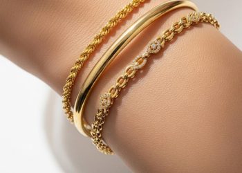 10 Rekomendasi Gelang Emas Ringan Multi-Fungsi Glamor untuk Segala Kesempatan