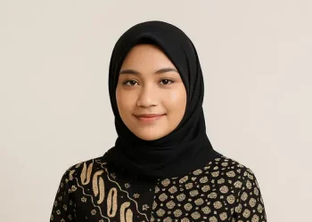 7 Gaya Batik Lengan Lonceng Bertali Hijab Friendly untuk Tampil Modern dan Sopan 2025
