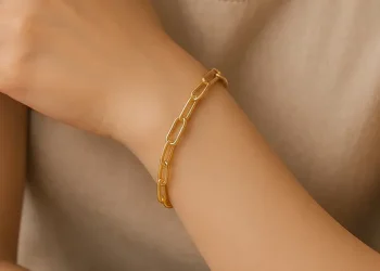 7 Tipe Gelang Terbaik untuk Tangan Kecil Agar Terlihat Proporsional