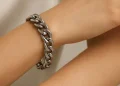 10 Model Gelang Rantai Titanium Terbaru Sebagai Perhiasan Wanita Hits Segala Usia 2025