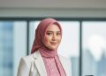 8 Pilihan Gamis Kombinasi Blazer dan Brokat Elegan untuk Kerja Formal Muslimah