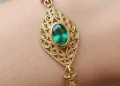 9 Model Gelang Emas Kombinasi Batu Zamrud Favorit Mewah dan Elegan для Kolektor