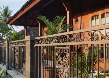 10 Model Teras Pagar Besi Aman dan Modern yang Direkomendasikan 2025