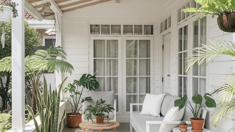 10 Model Teras Rumah Elegan dan Fungsional untuk Hunian yang Nyaman dan Menenangkan