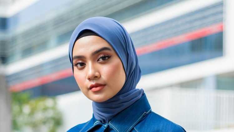 8 Outer Kerah Shanghai Modern untuk Wanita Muslimah yang Modis dan Syar’i