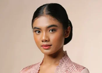 9 Tren Kebaya Kutu Baru Modern Brokat Elegan 2025 untuk Acara Spesial