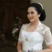 10 Model Kebaya Lengan Pendek Klasik Kombinasi Batik Gaya Modern yang Elegan