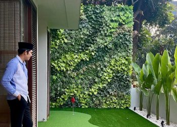 Gaya Hidup Irit Potret Halaman Rumah Mini yang Menjadi Tempat Bermain Golf