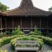 10 Inspirasi Rumah Tradisional Atap Limas Jawa Elegan Fungsional dan Modern 2025