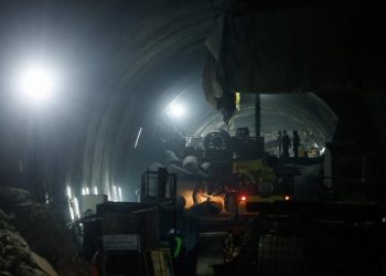 Batu Raksasa 770000 Ton Menutup Tambang Emas, 33 Buruh Terjebak Selama 69 Hari