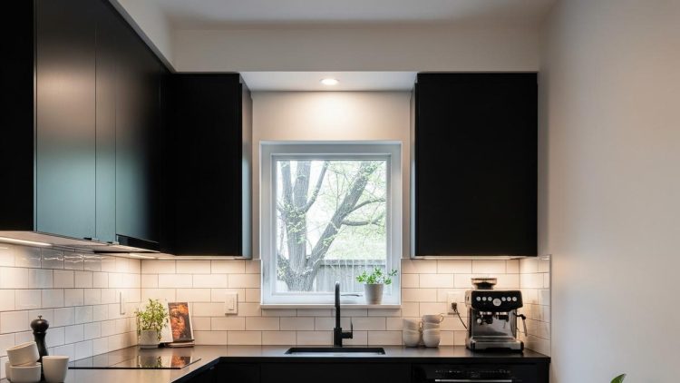 10 Desain Dapur Minimalis Hitam Putih Tipe 36 yang Sederhana dan Mewah