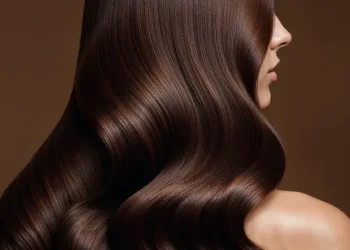 Smoothing Rambut Sendiri di Rumah Agar Hasilnya Sehalus Salon