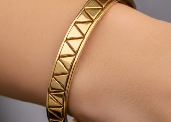 8 Gelang Emas Bangle Motif Geometris Tampil Modern Minimalis Terpopuler 2025