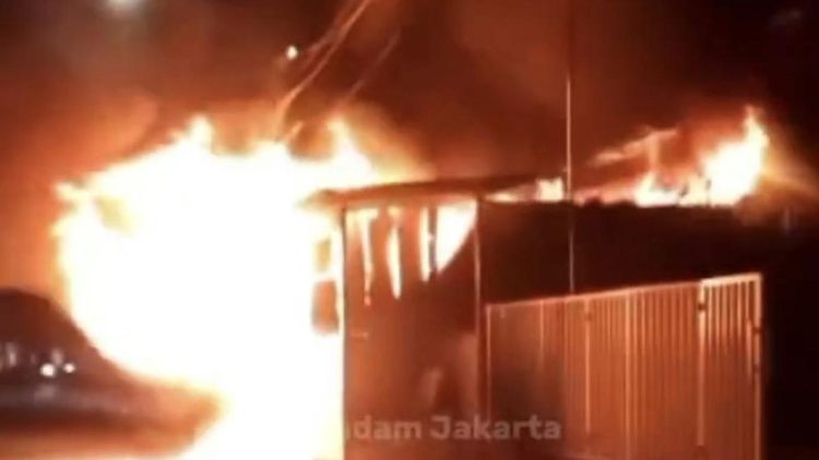 Kebakaran Rumah Makan di Kebon Jeruk Jakarta Barat Sabtu Dinihari 4 Oktober 2025