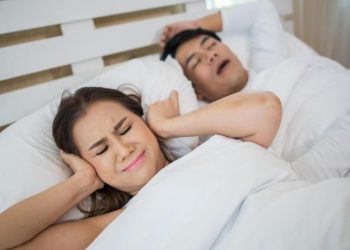 10 Tips Tidur Tanpa Ngorok Agar Pasangan Lebih Nyaman di Rumah