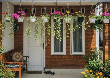 9 Desain Teras Kecil Rumah Petak untuk Mengoptimalkan Ruang Terbatas Menjadi Fungsional