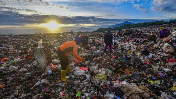 Bahaya Mikroplastik bagi Kesehatan dan Lingkungan, Ancaman yang Harus Diwaspadai