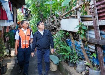 Temukan Turap Miring, Tumpukan Sampah dan Bangunan Ilegal