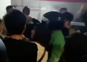 Tipu 18 Pencari Kerja, Kakek Ini Diamuk Massa dan Dihantar ke Kantor Polisi