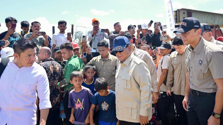 Presiden Prabowo Rayakan Malam Tahun Baru di Tapanuli Selatan Bersama Warga