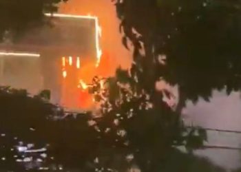 Papan Reklame Sarinah Thamrin Terbakar, Api Sudah Dipadamkan