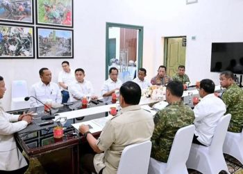 Prabowo Tiba di Sumatra Barat Gelar Rapat Terbatas Bersama Menteri dan Panglima TNI