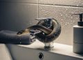 7 Langkah Aman Jika Tiba-Tiba Ketemu Ular di Kamar Mandi
