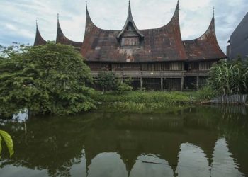 Warga Minang Sumbang 14 Kg Emas untuk Beli Pesawat Negara