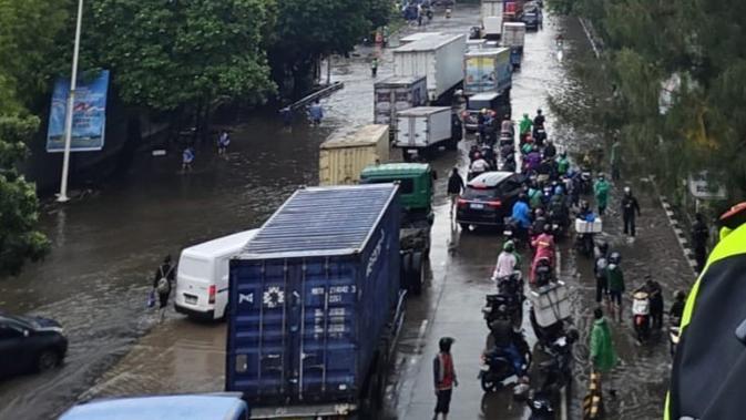 Banjir Surut, Pemotor Dilarang Melewati Tol Wiyoto Wiyono